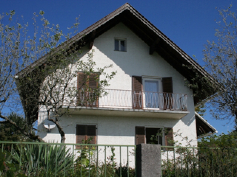 Sanierungsbedurftiges Einfamilienhaus Mit Ca 110 M Wohnflache In