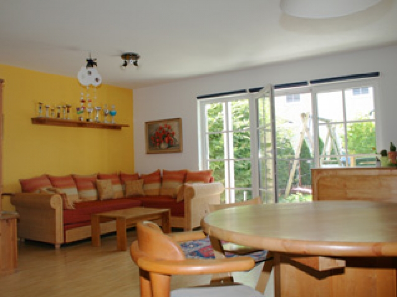 neuwertige Doppelhaushälfte mit ca. 105 m² Wohnfläche und extrabreiter