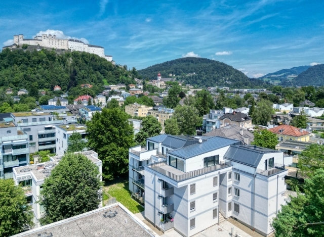 Festungsblick & Haustierglück