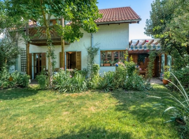 Sweet Cottage